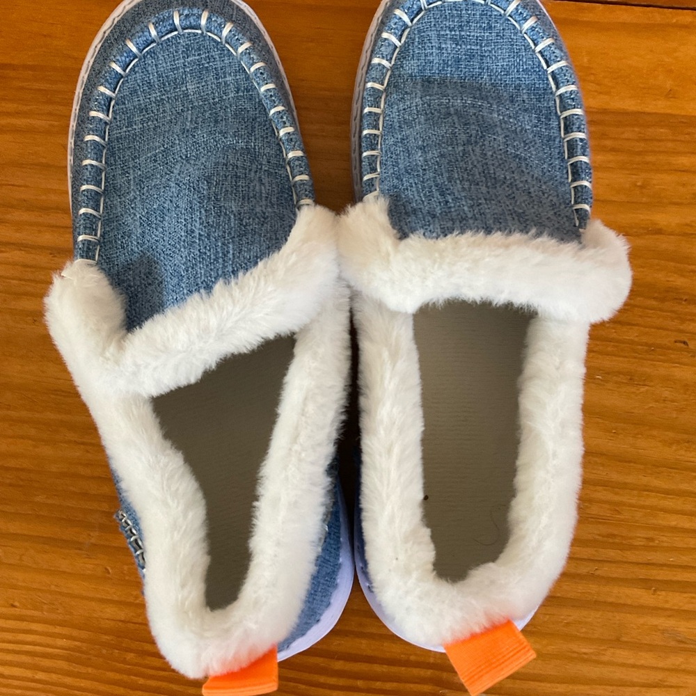 Cozy Blue and White Fur-Lined Loafers